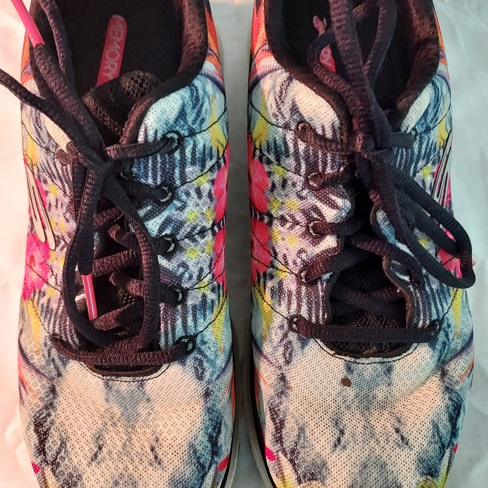 Skechers floral print memory foam sneakers